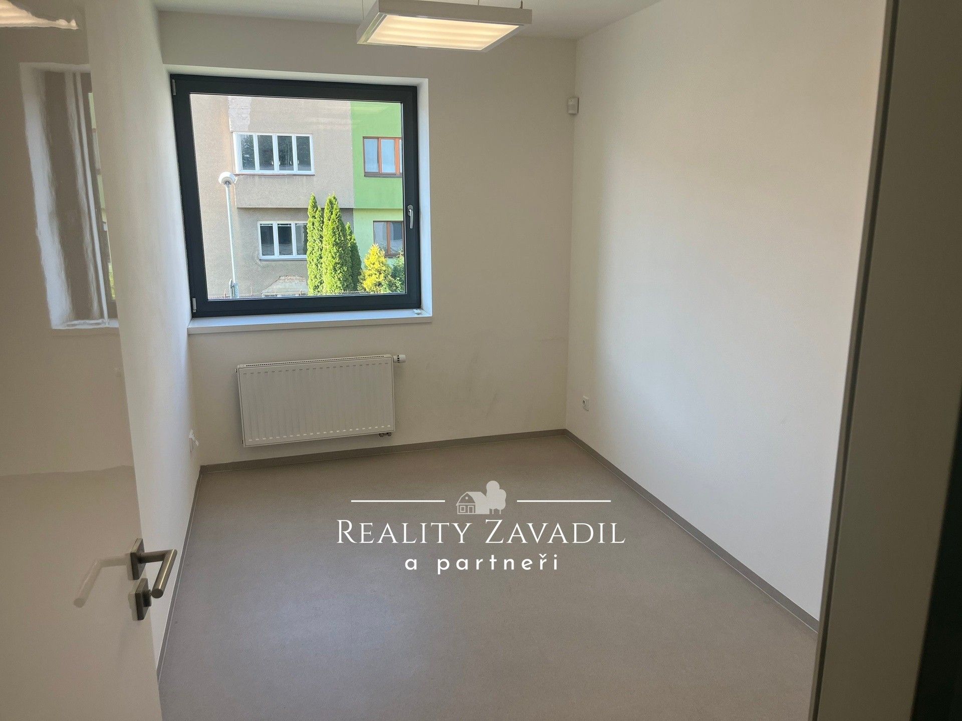 Pronájem kancelář - Jiráskova, Pardubice, 11 m²