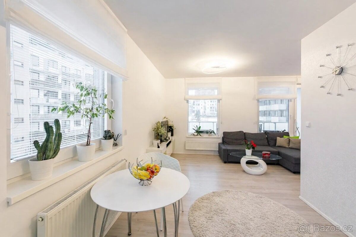 Pronájem byt - Praha, 155 00