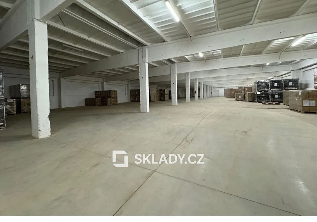 Sklady, Martiněves, 1 500 m² - 2