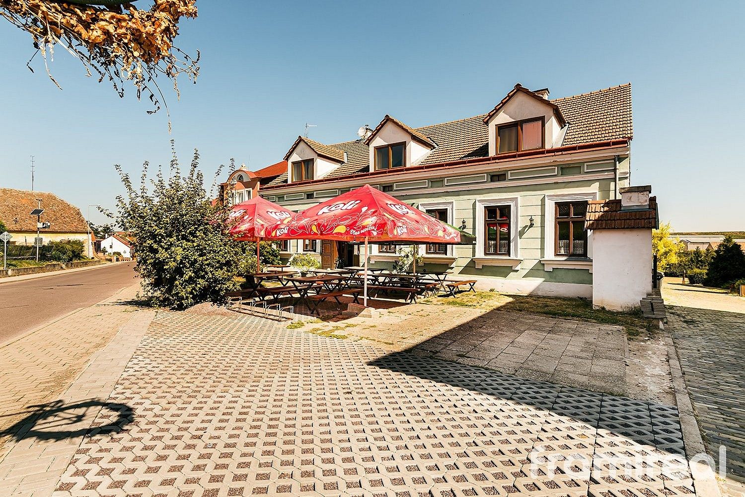 Restaurace, 340 m²