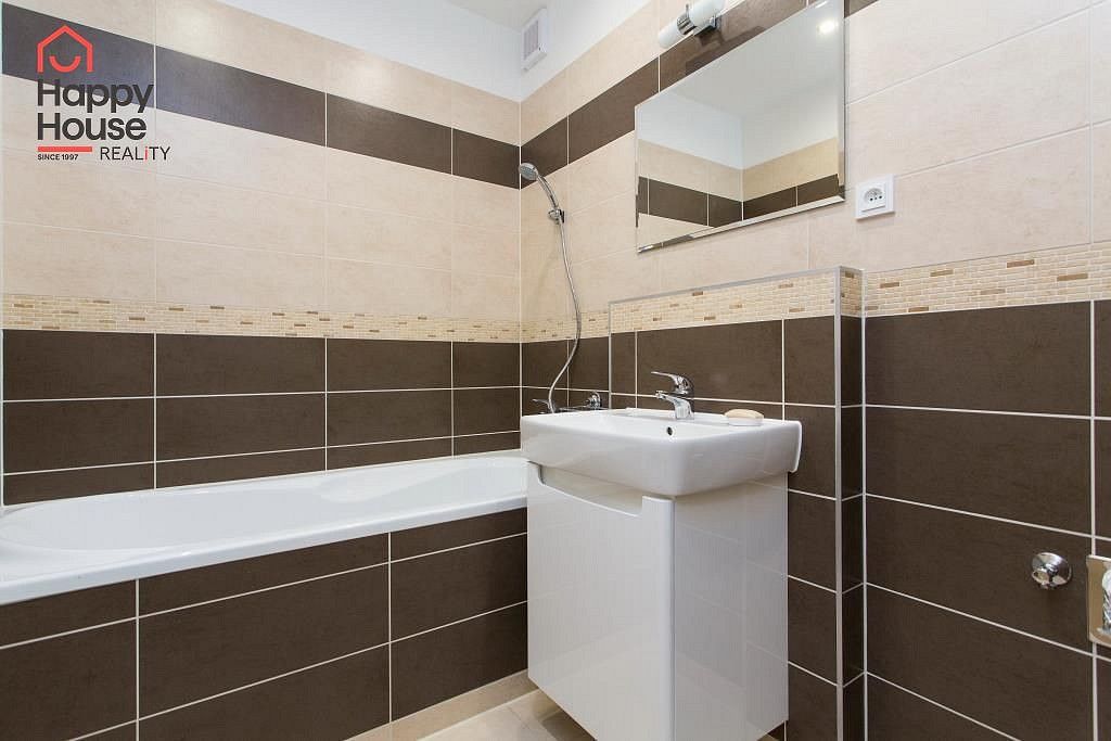 Pronájem byt 2+kk - Dobrovolného, Praha 9 - Černý Most, 50 m² - 5