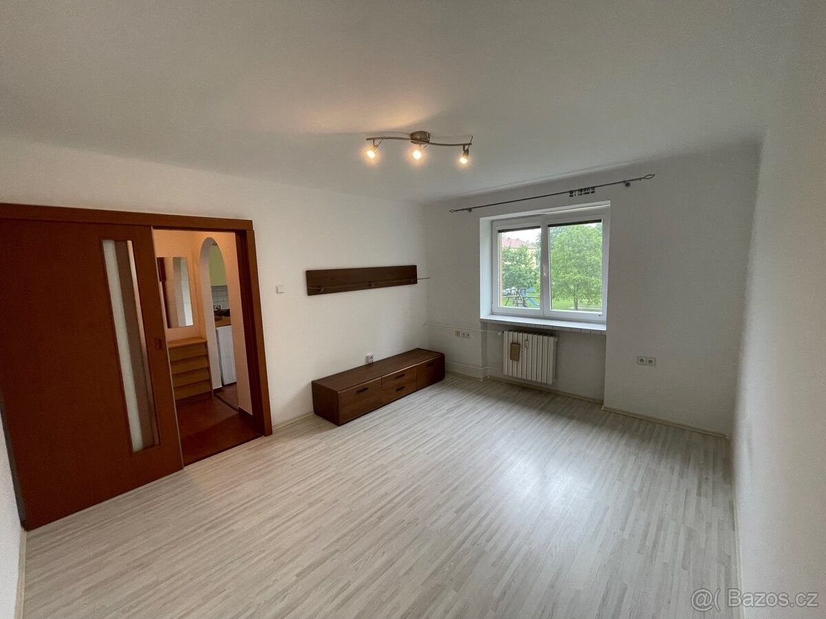 Pronájem byt - Dolní Benešov, 747 22