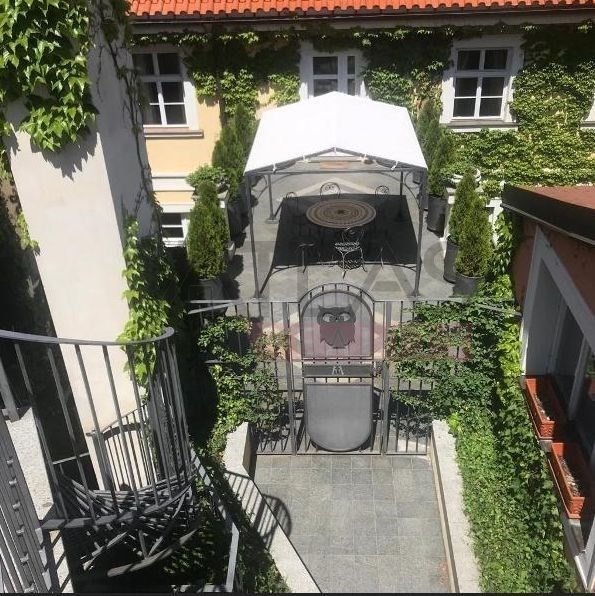 Pronájem byt 4+1 - Vlašská, Praha, 221 m²