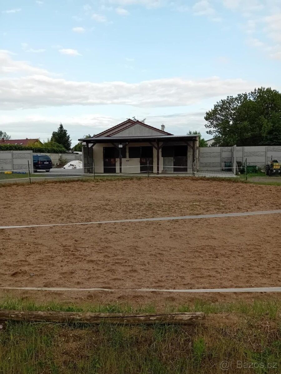 Rodinné domy, Kly, 277 41