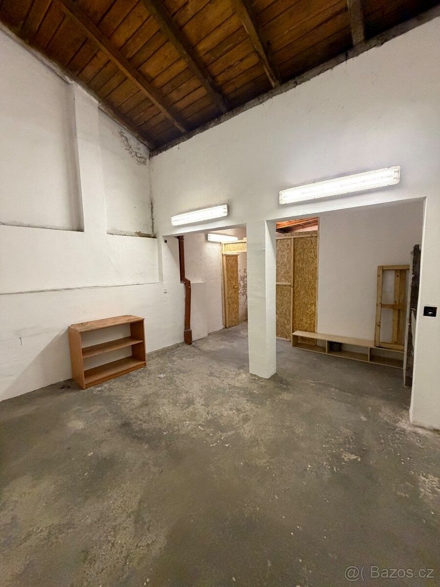 Sklady, Uherský Brod, 688 01