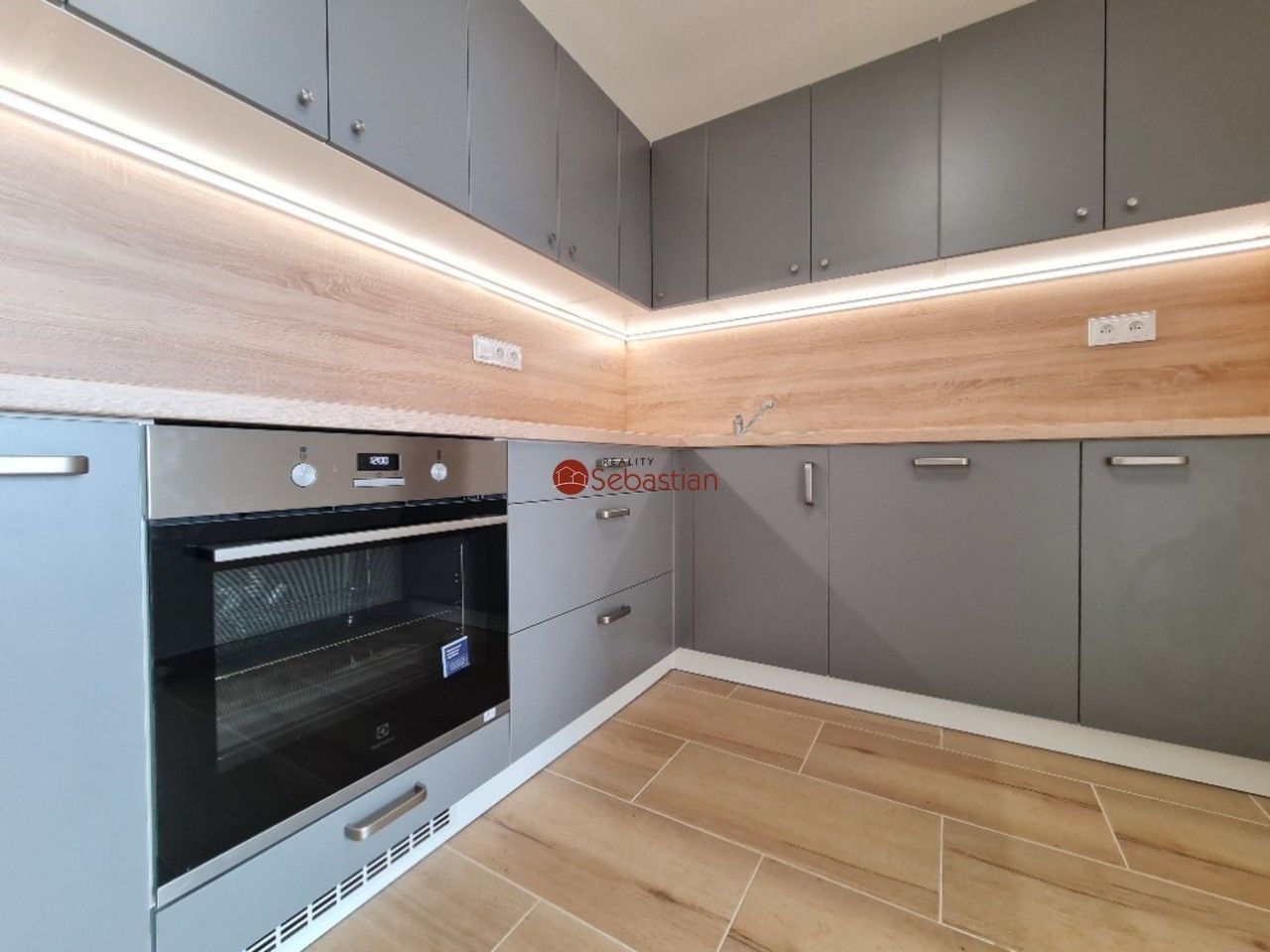 Pronájem byt 2+1 - Antonína Sochora, Teplice, 61 m²