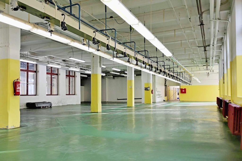 Pronájem výrobní prostory -  kraslice 1360/3, 1 700 m²