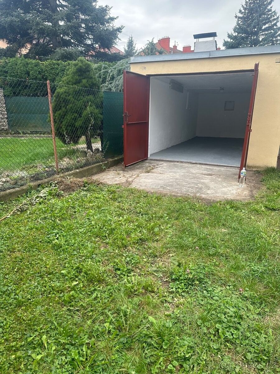 Garáž · Uherské Hradiště, 686 01 - 3