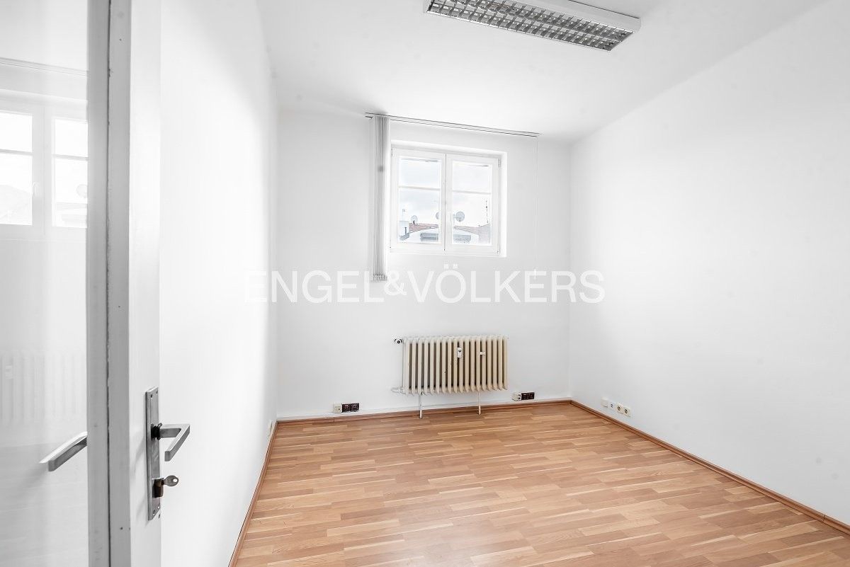 Pronájem kancelář - Americká, Praha, 97 m²