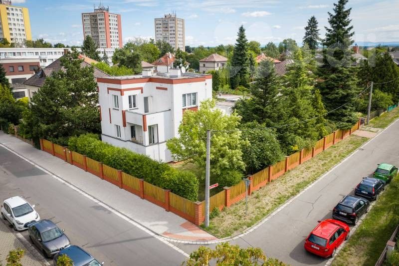 Vily, Fučíkova 656, Hradec Králové Nový Hradec Králové, 630 m² - 1