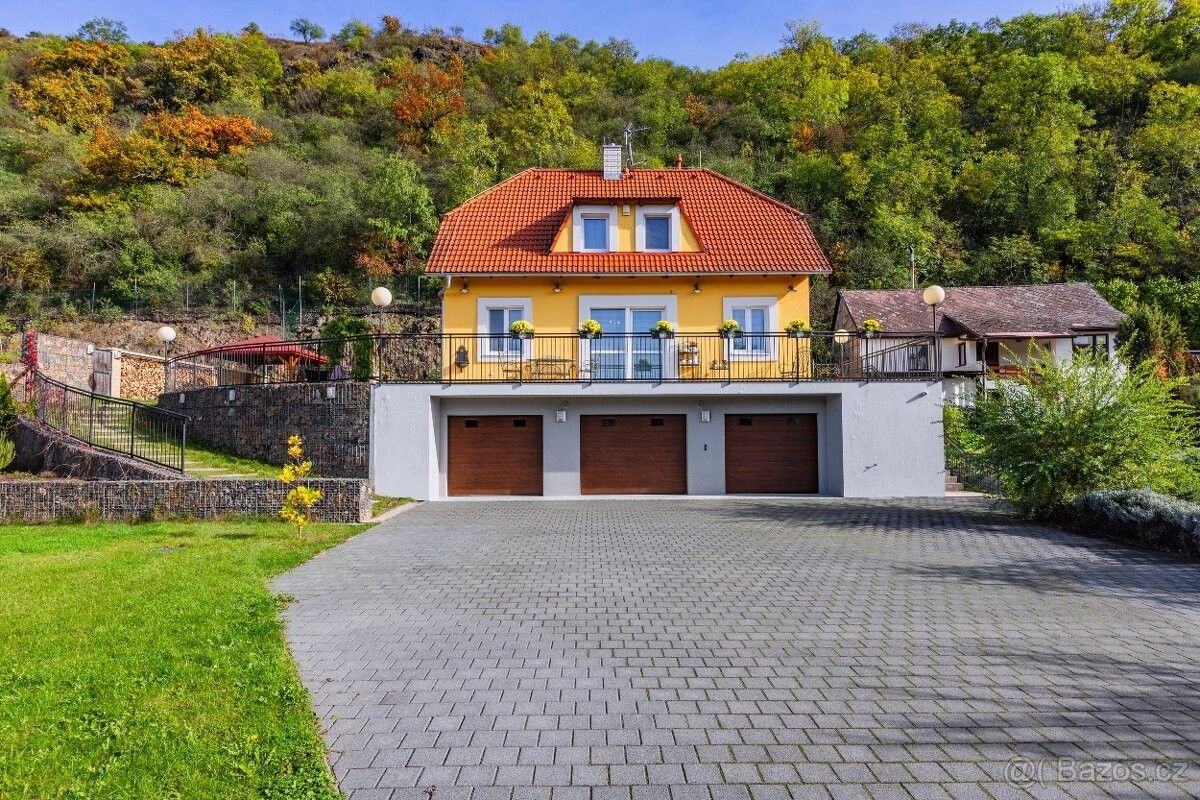 Prodej dům - Praha, 181 00, 874 m²