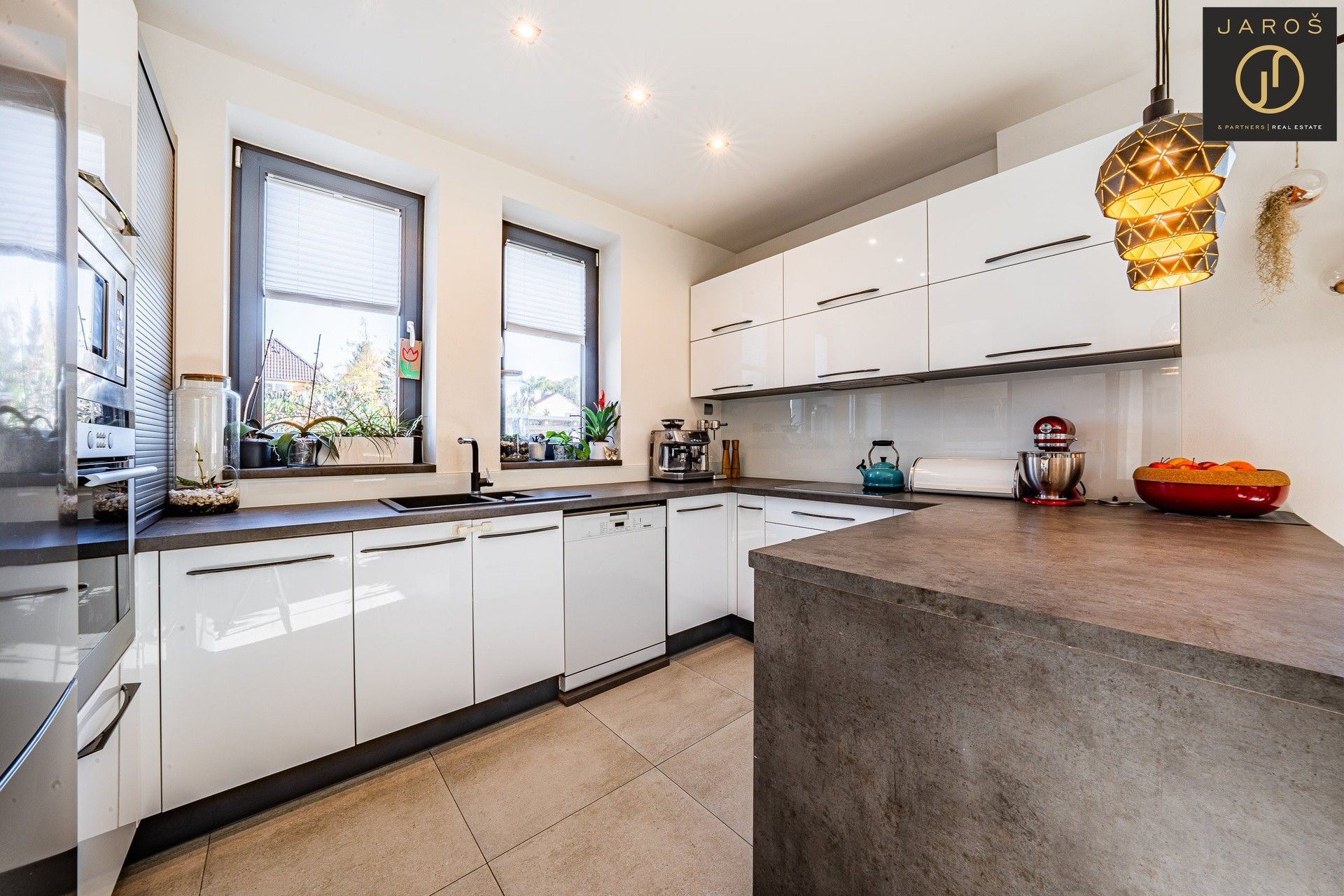 Pronájem rodinný dům - A. Dvořáka, Kladno, 242 m²