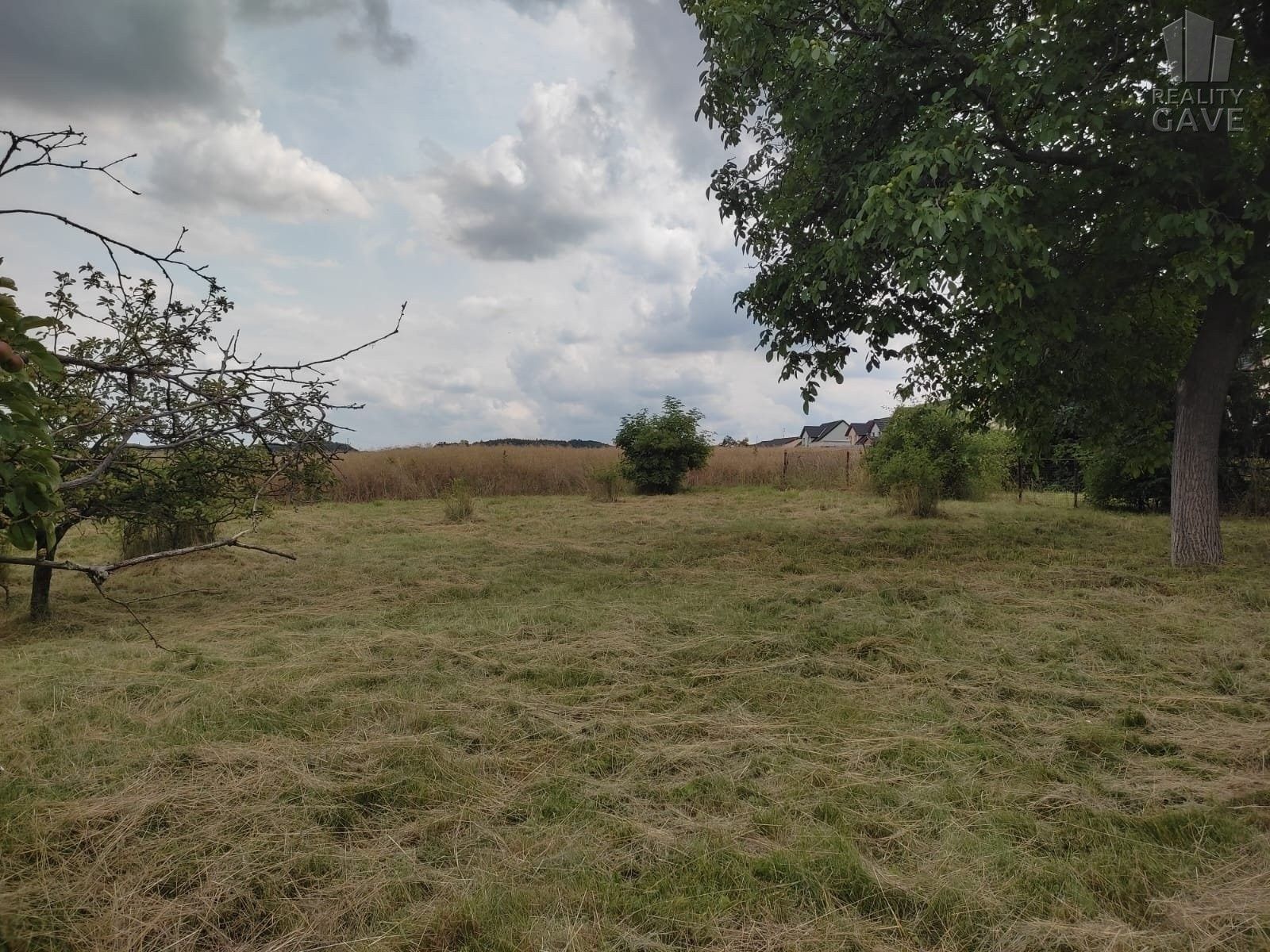 Prodej pozemek pro bydlení - Kozomín, 1 879 m²