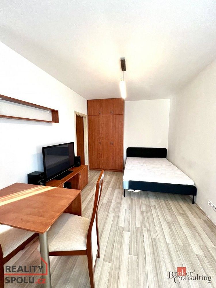 Pronájem byt 1+1 - Charkovská, Ostrava - Poruba, 24 m² - 2