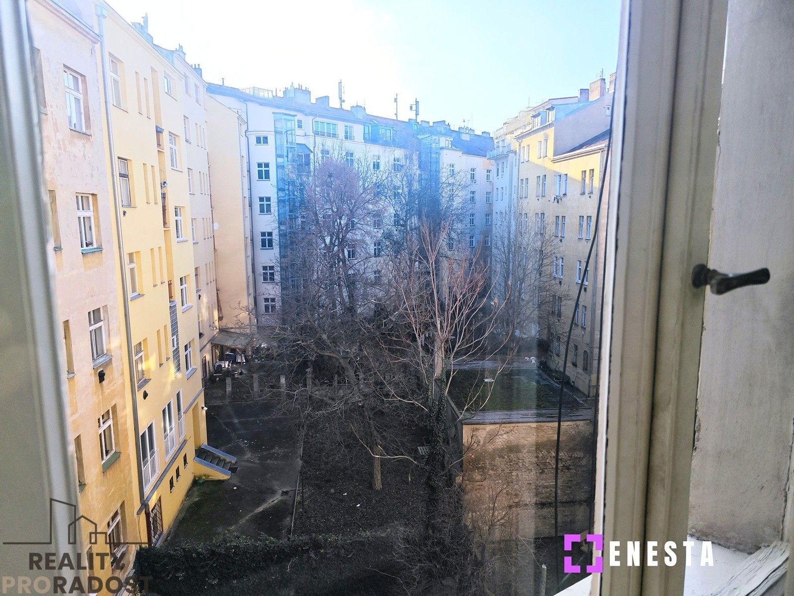 Pronájem byt 1+kk - náměstí Generála Kutlvašra 590, Praha Nusle, 27 m² - 5