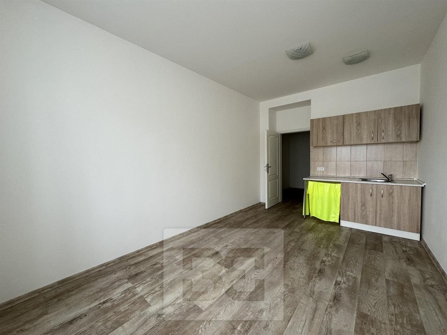 Pronájem byt 1+kk - Praha Smíchov, 30 m² - 2