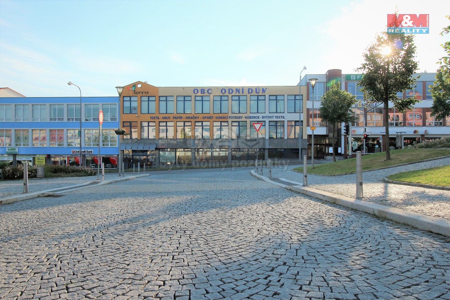 Pronájem obchodní prostory - nám. Republiky, Žďár nad Sázavou, 500 m²