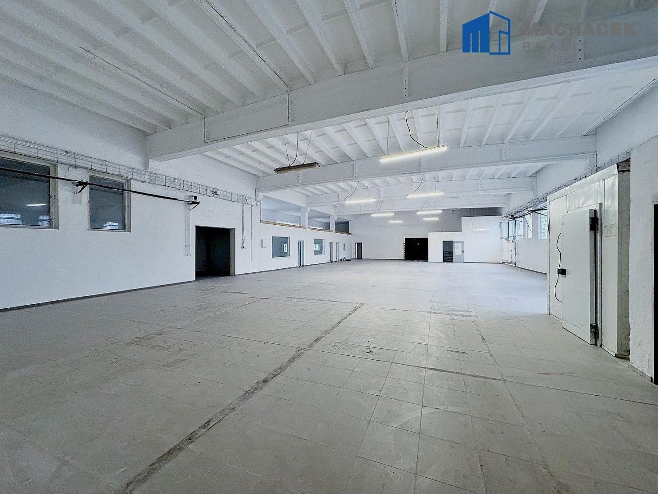 Sklad, 892 m²
