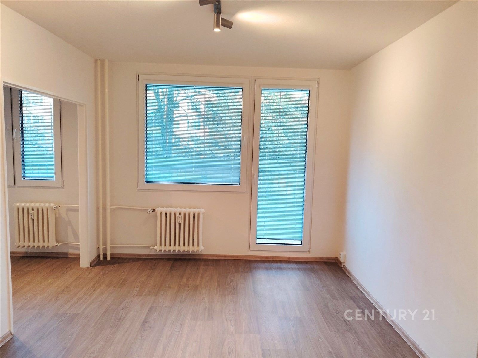 Pronájem byt 3+kk - Bílinská 498, Praha, 53 m²