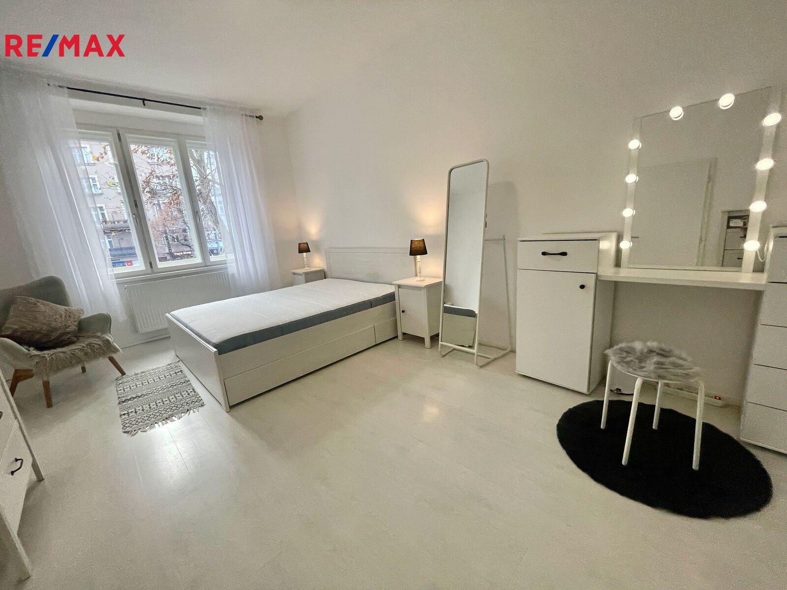 Pronájem byt 2+1 - Minská, Praha, 65 m²