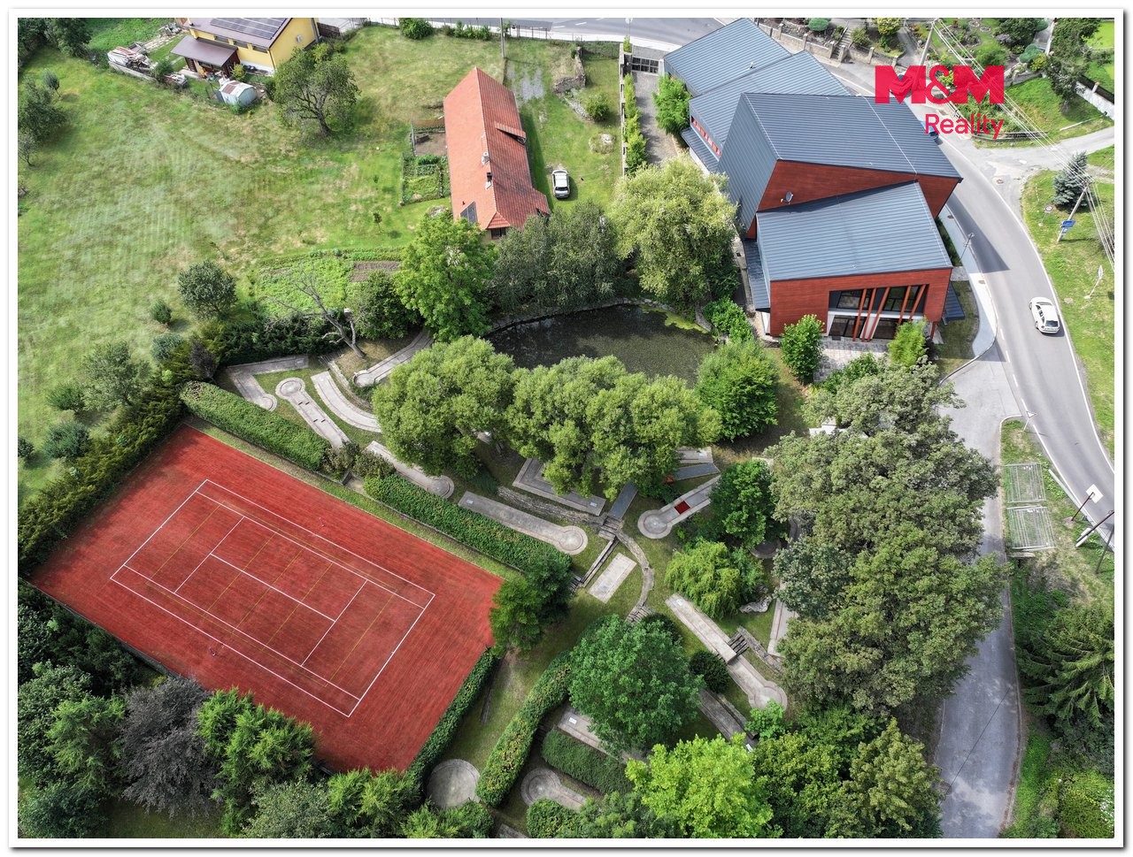 Restaurace · 1 076 m² · Okrouhlo - 3