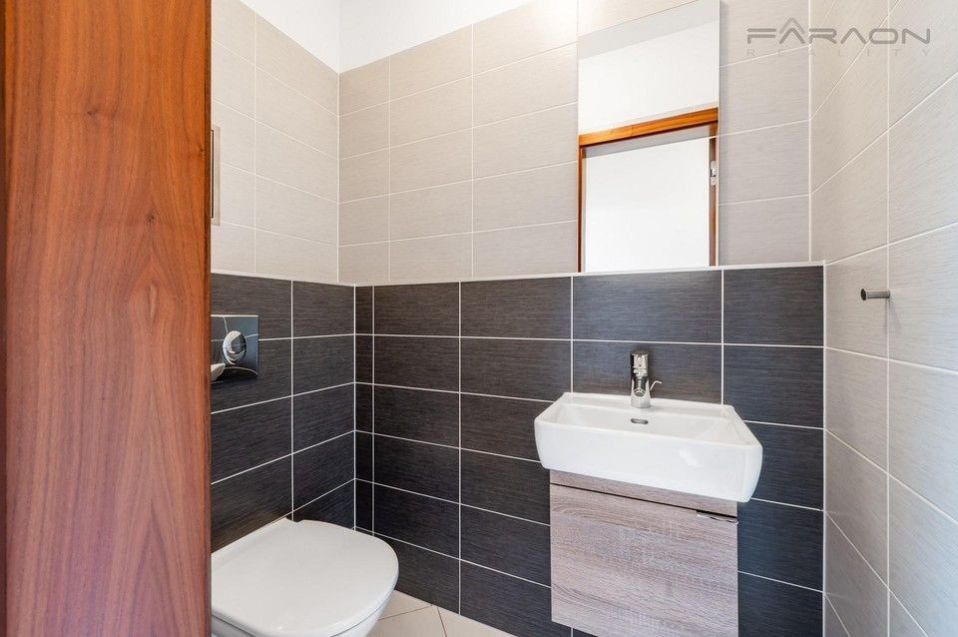 4+kk, Jeseniova, Praha, 125 m²