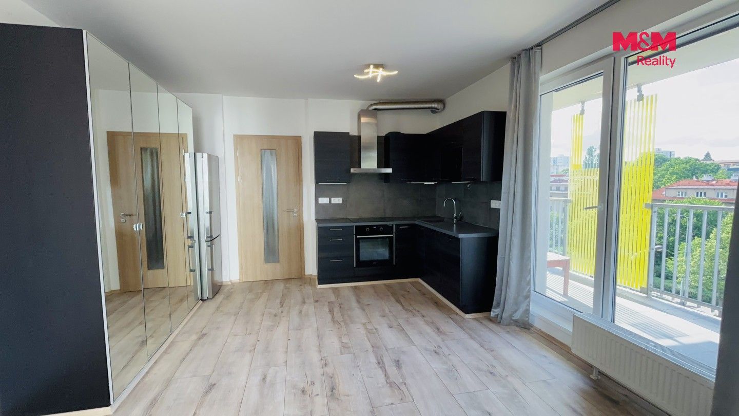 Byt 1+kk · 42 m² · Počernická, Praha - 4