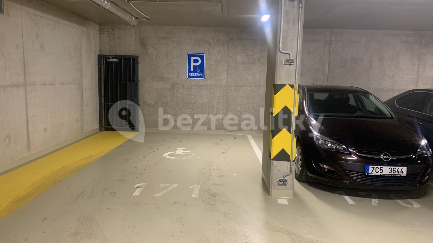 Garáže, Zvěřinova, Praha - Strašnice, 16 m² - 2