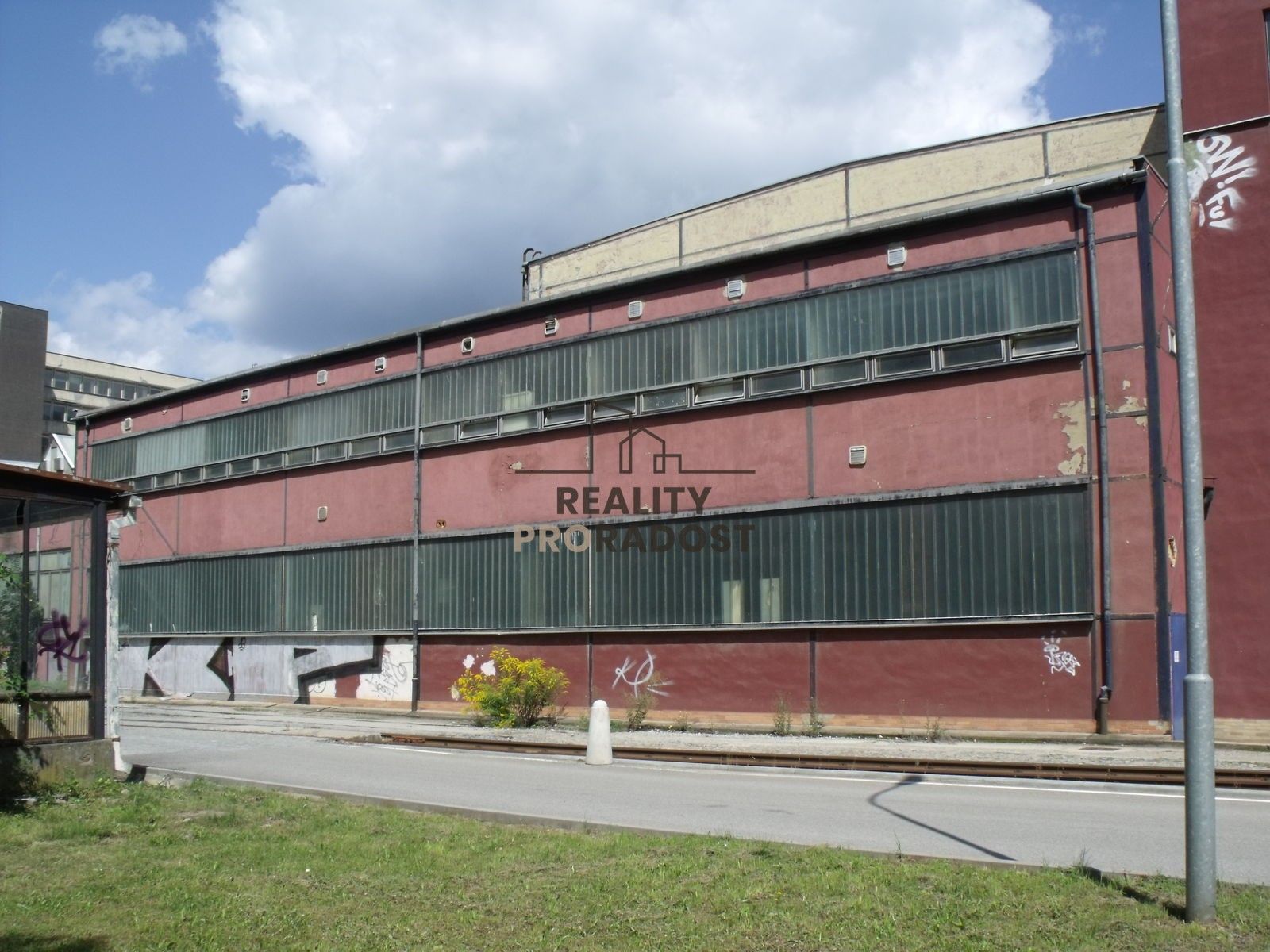 Sklady, Adamov, 2 000 m² - 1