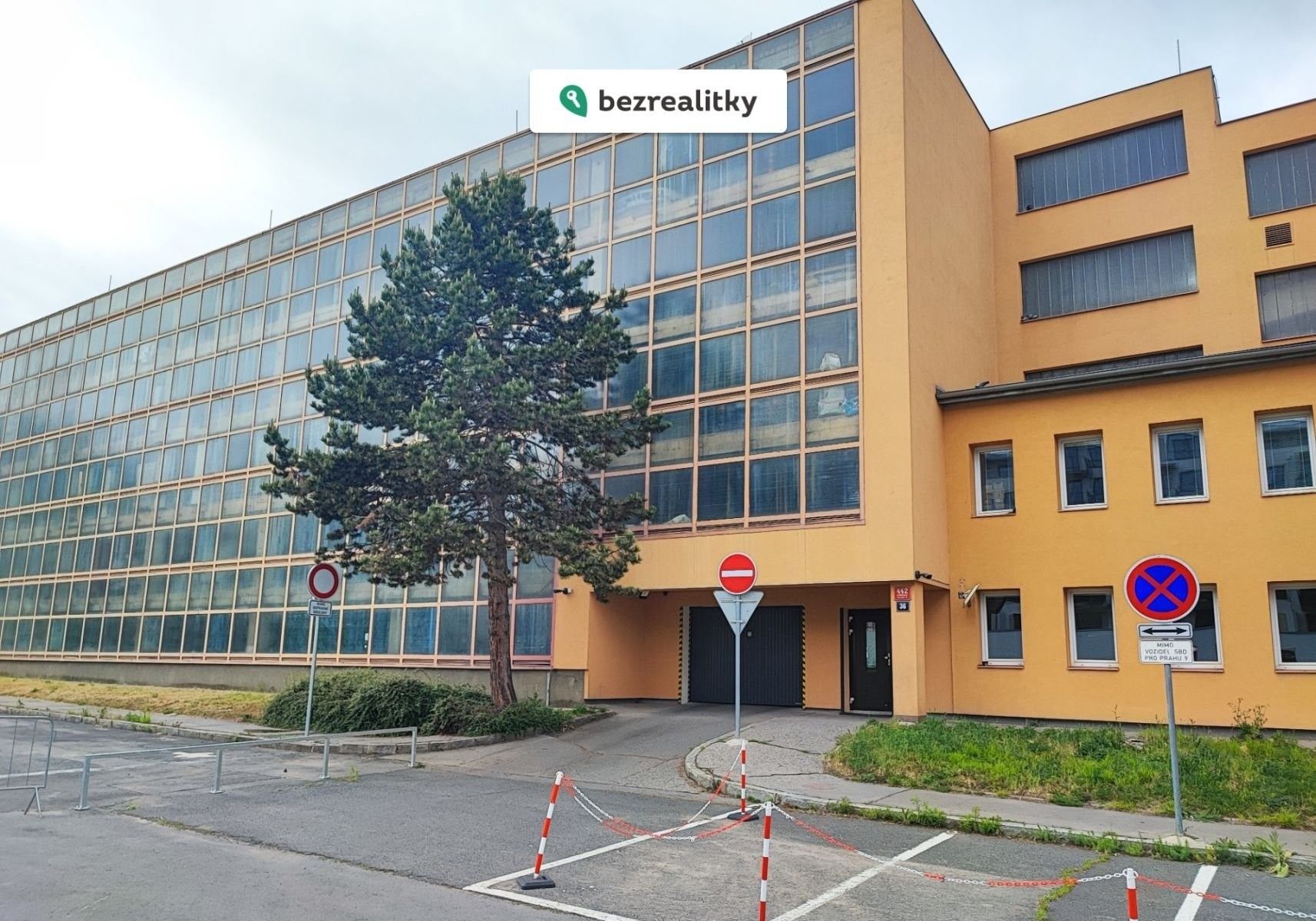 Prodej garáž - Lovosická, Praha, 18 m²