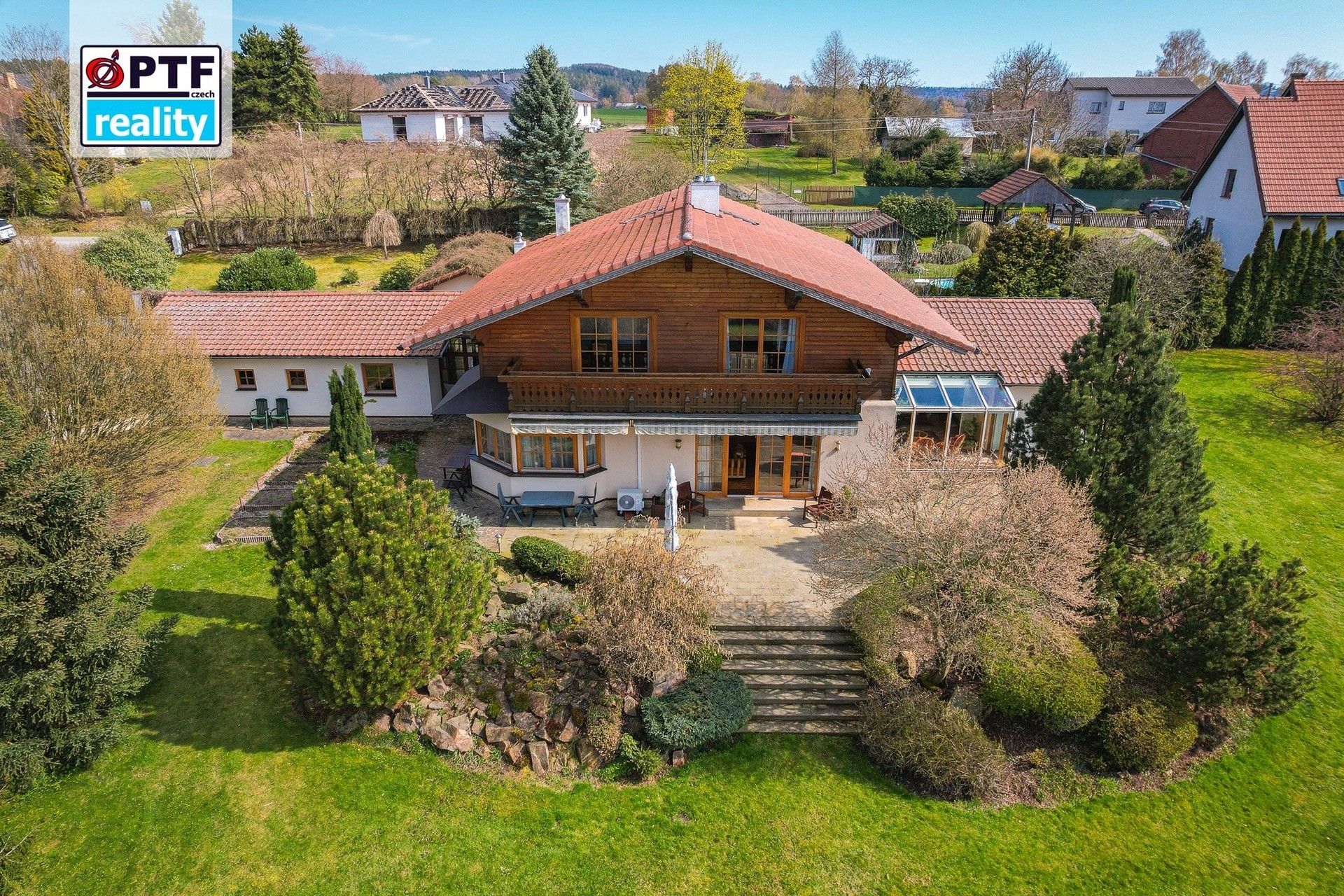 Rodinné domy, Skořice, 277 m² - 1