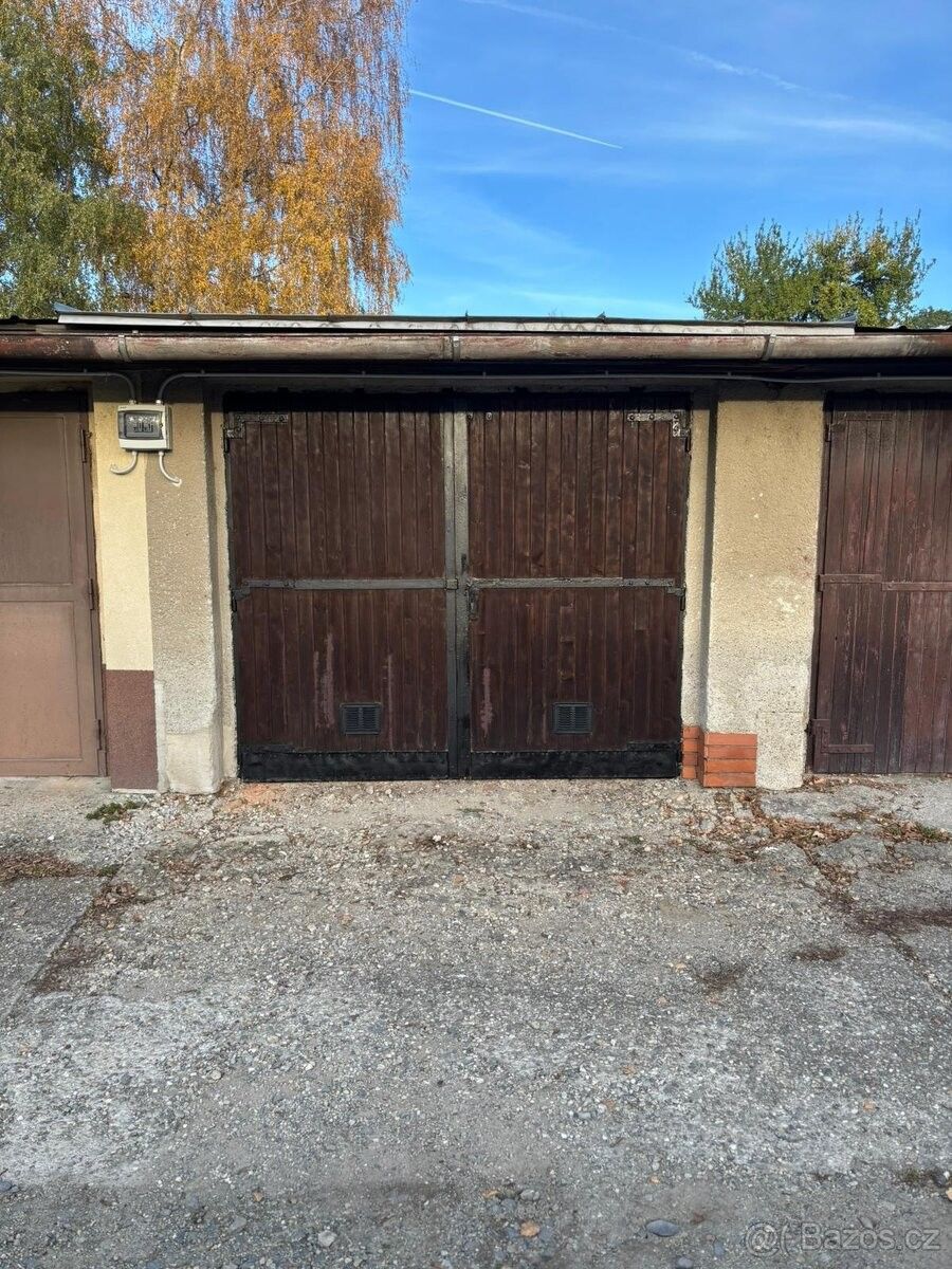 Garáže, Hulín, 768 24