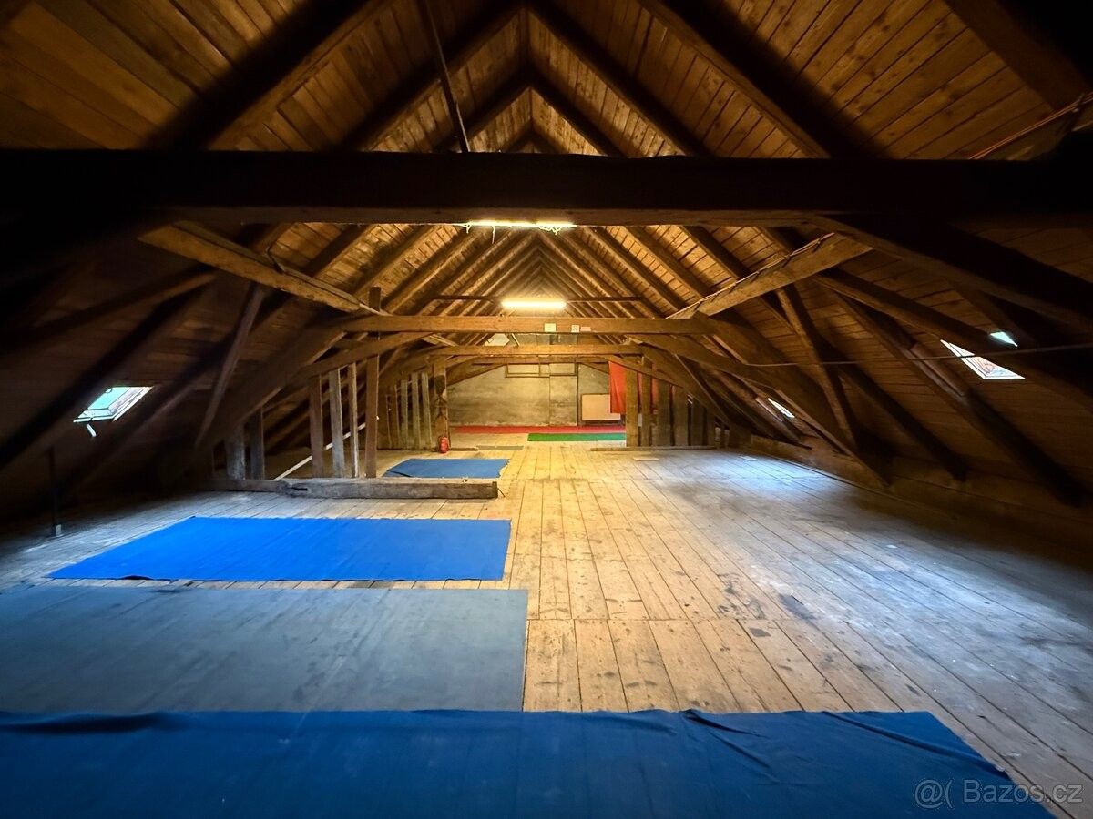 Sklady, Praha, 186 00