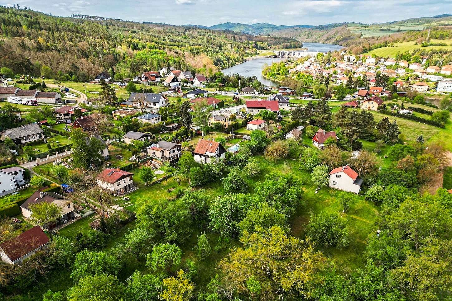 Pozemky pro bydlení, Kamýk nad Vltavou, okres Příbram - 1