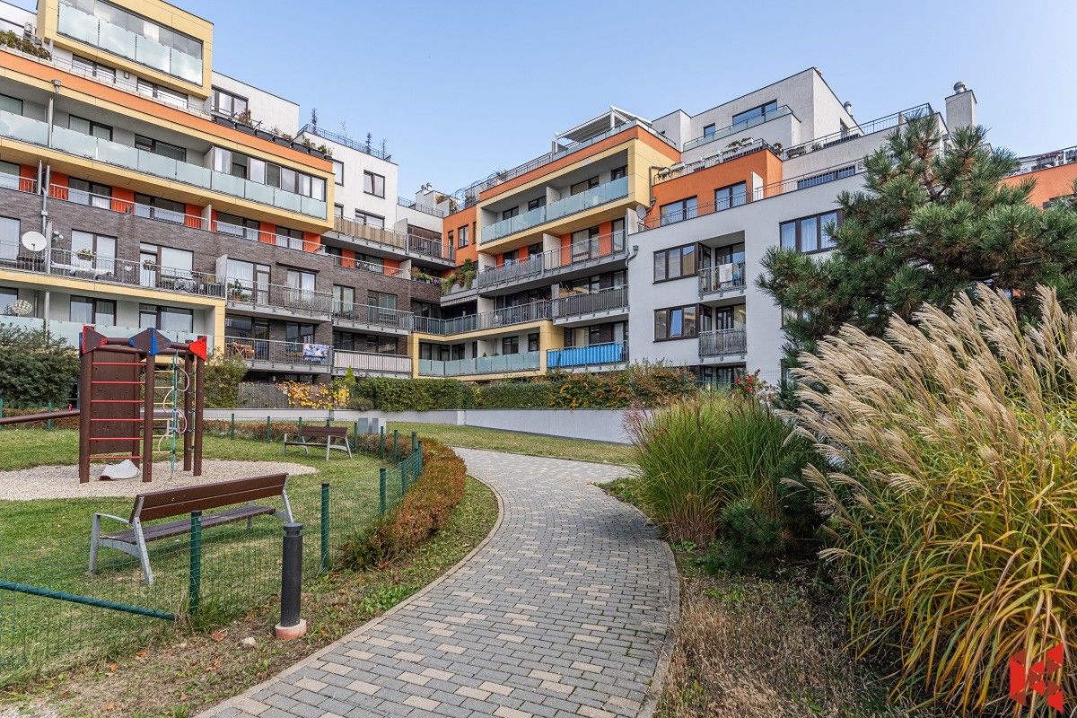 Pronájem byt 2+kk - Svitákova, Praha, 61 m²