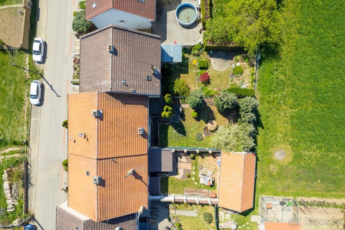 Rodinné domy, Dambořice, 696 35 - 2