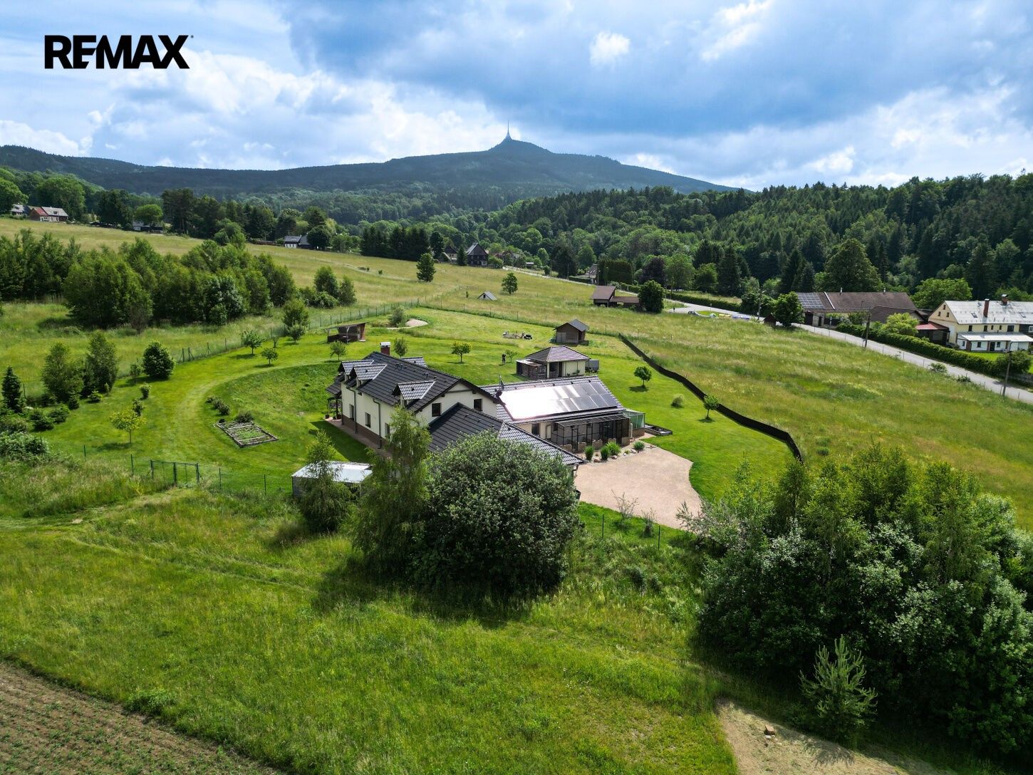 Rodinné domy, Křižany, 280 m² - 1