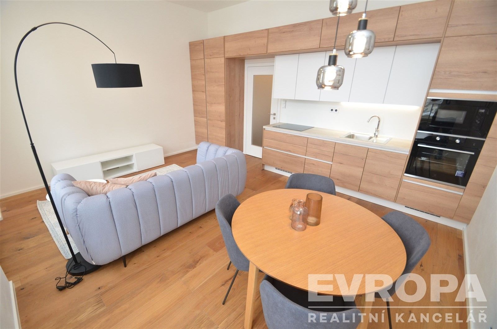 Pronájem byt 2+kk - Peckova 280, Praha Karlín, 55 m² - 5