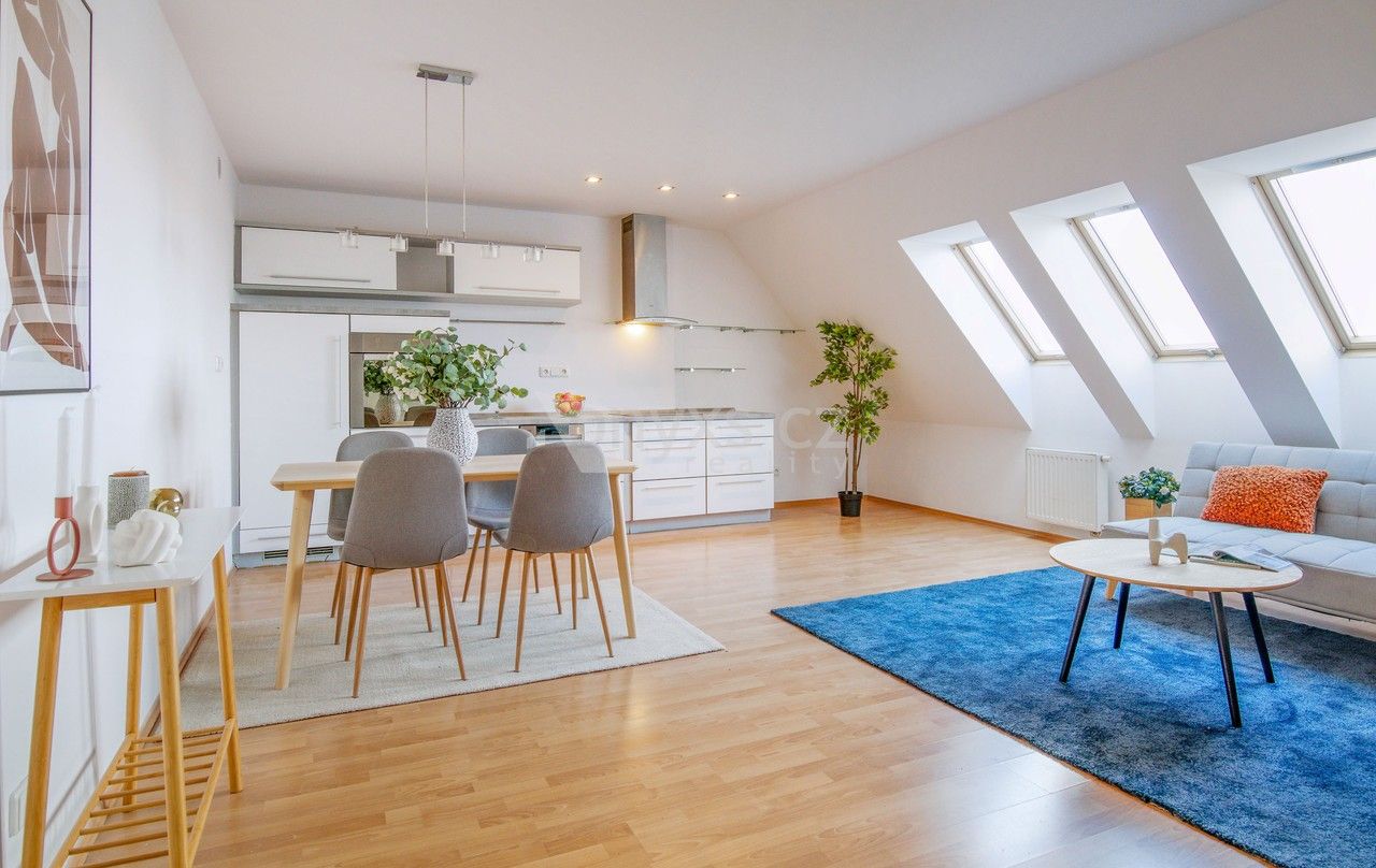 2+kk, Nuselská, Praha, 66 m²