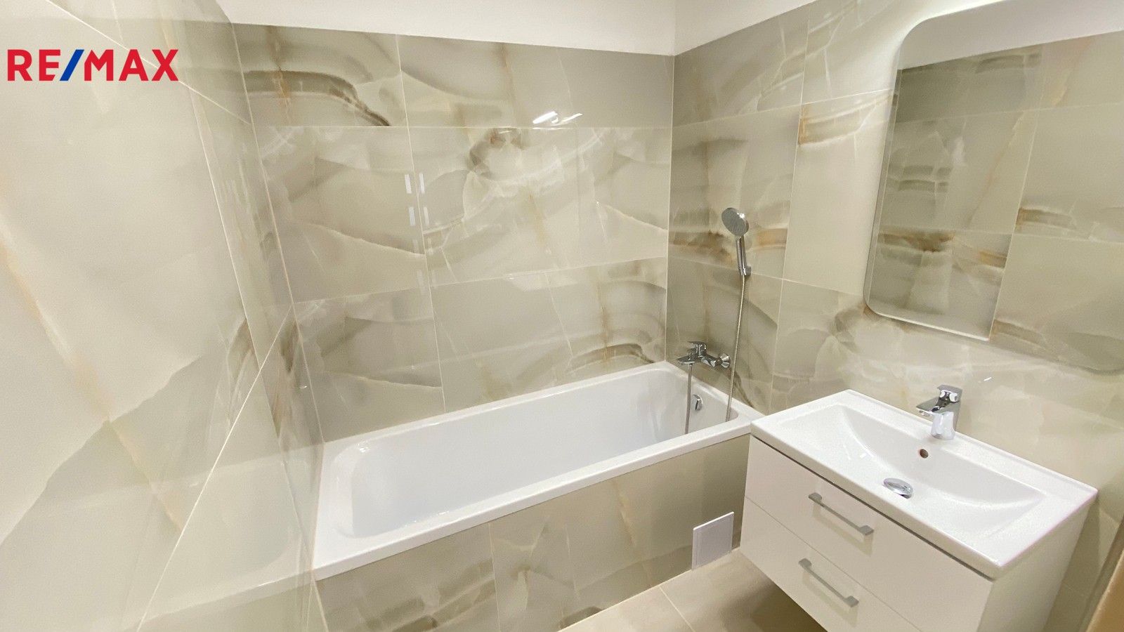 Pronájem byt 3+1 - Sobotín, 75 m²