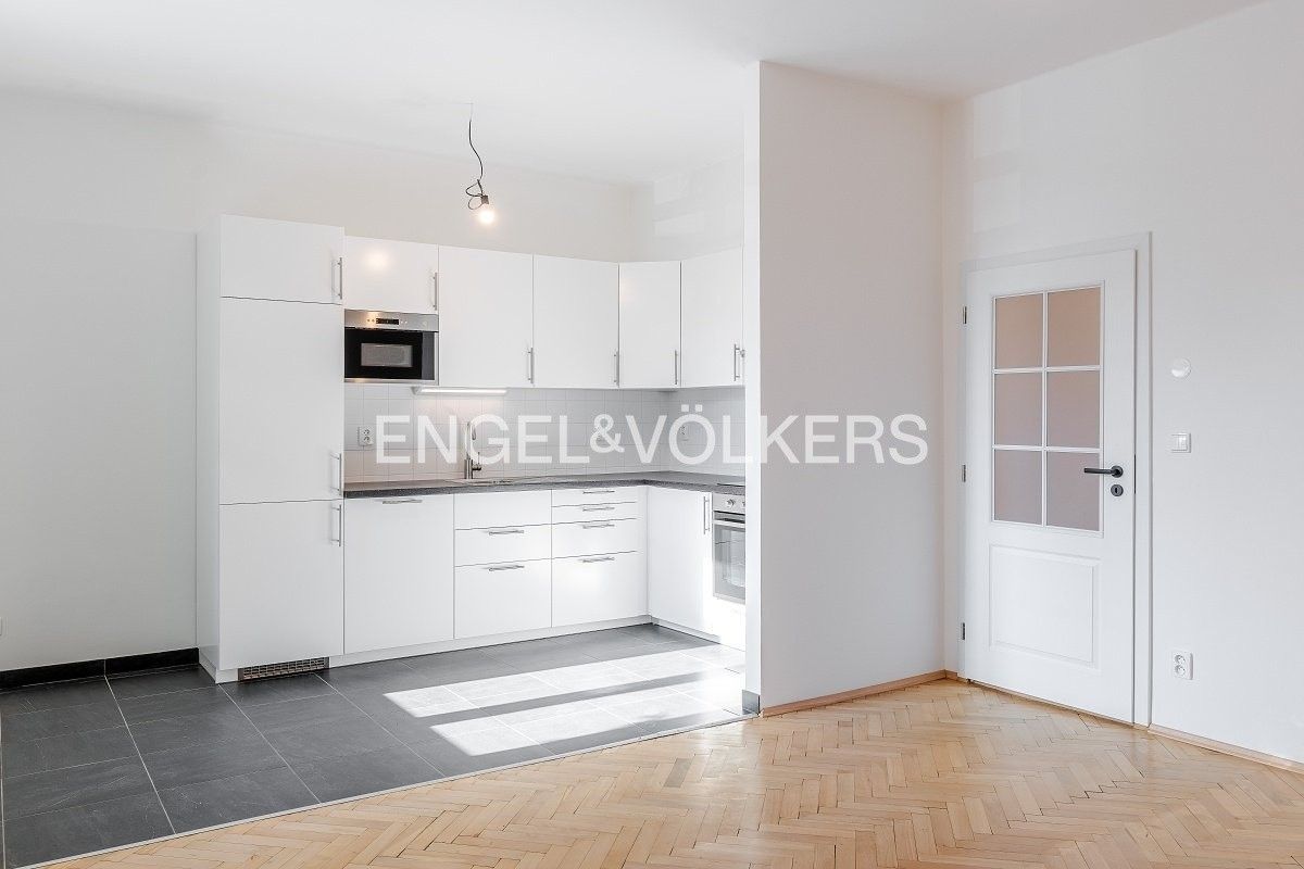Pronájem byt 2+kk - Na pláni, Praha, 52 m²