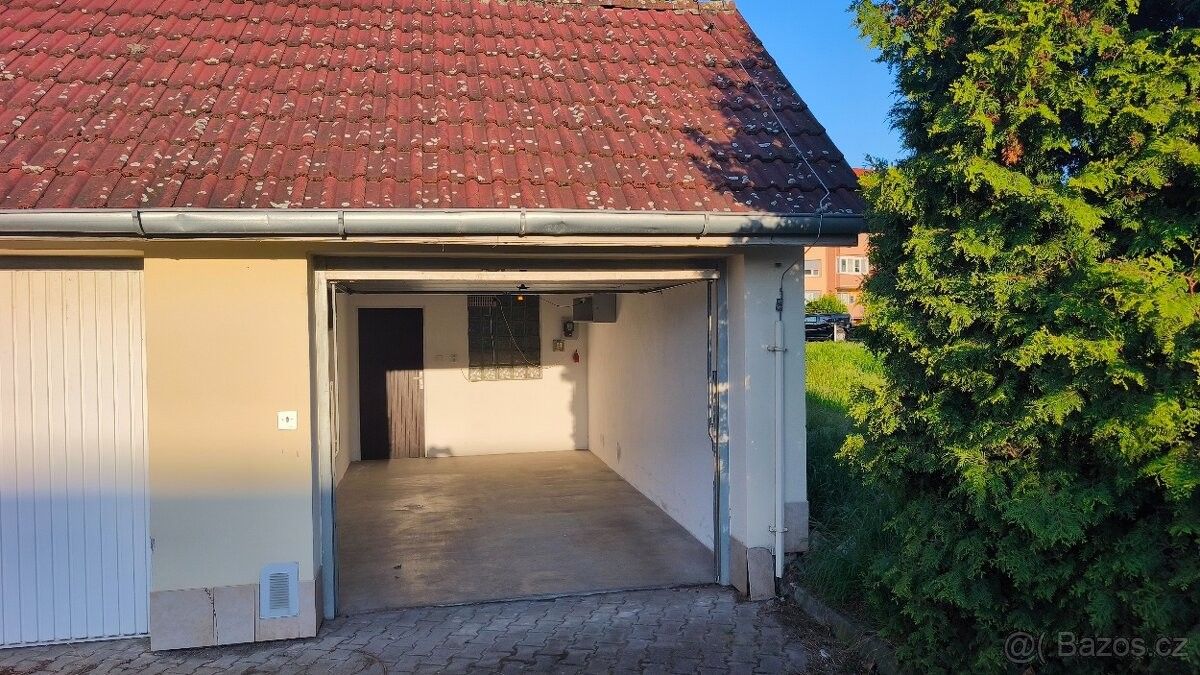 Garáže, Rohatec, 696 01