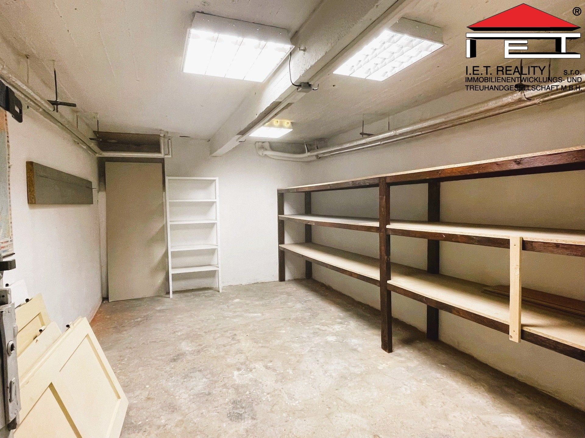 Sklady, Na Hradbách, Ostrava, 17 m²