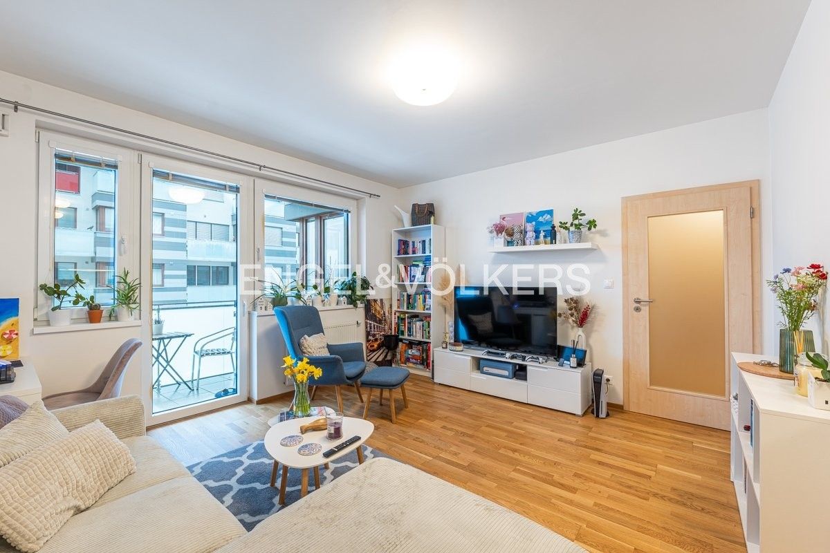 2+kk, Pod stolovou horou 975, Praha, 58 m²