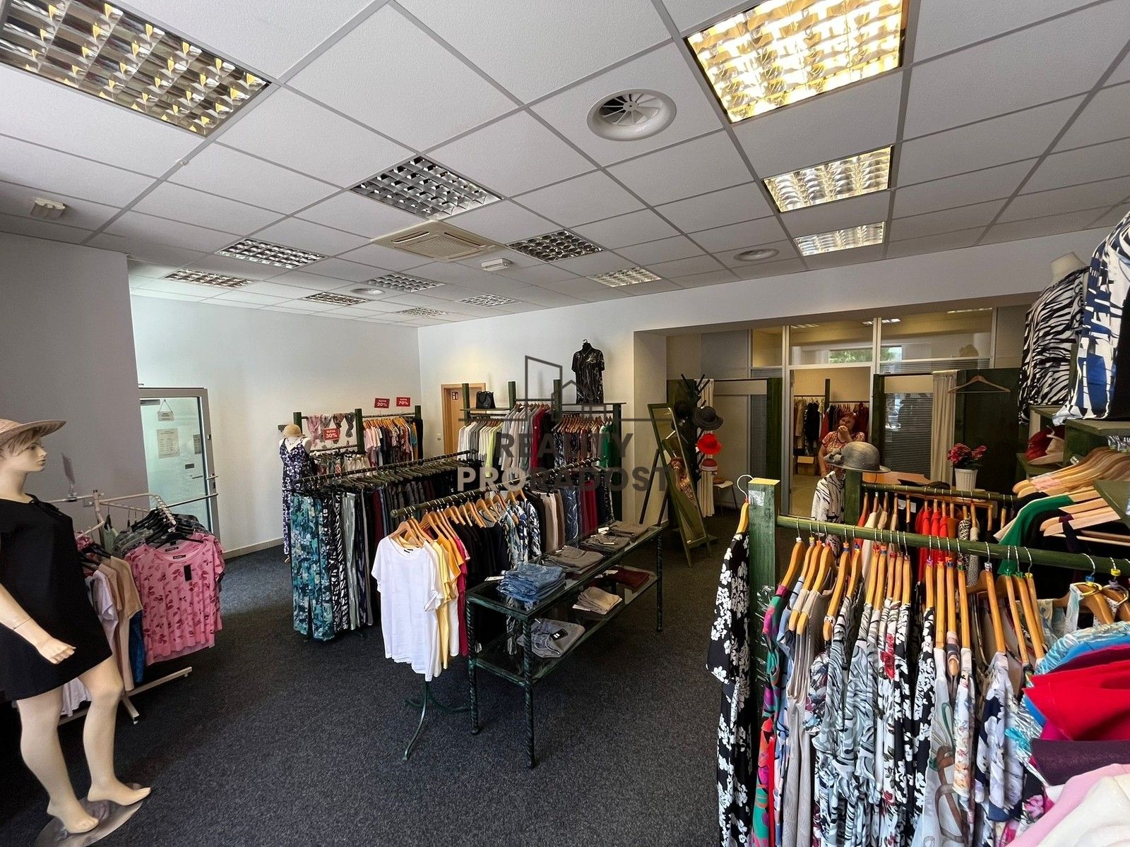 Pronájem obchodní prostory - Národní třída, Hodonín, 110 m²