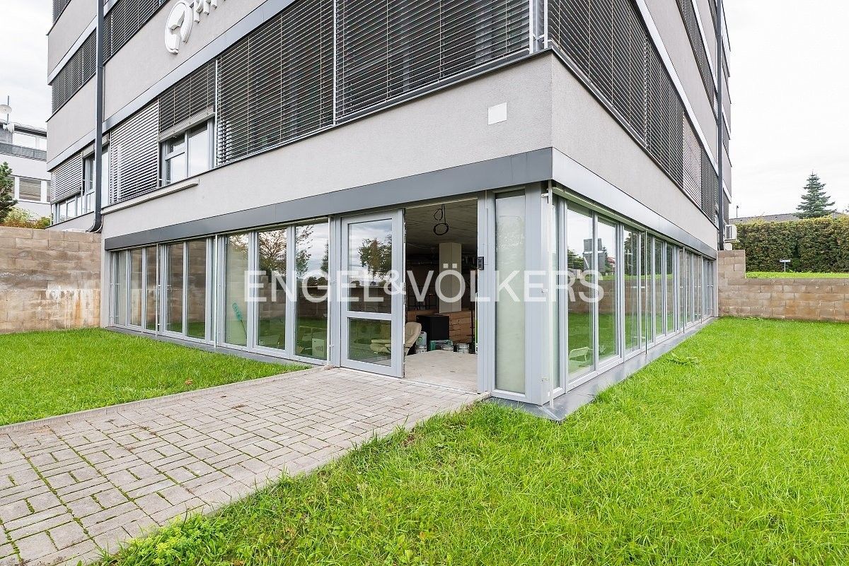 Pronájem obchodní prostory - Nákupní, Jesenice, 260 m²