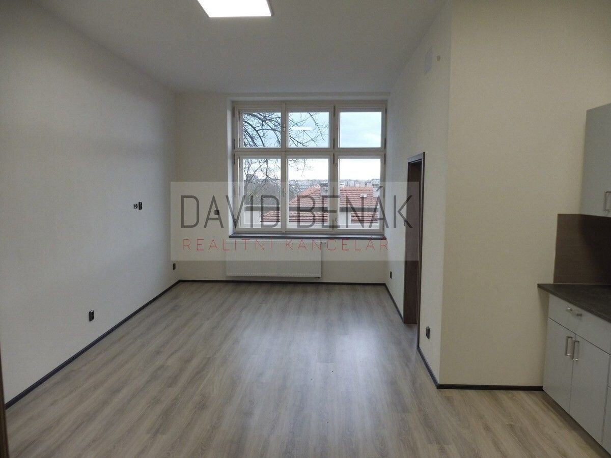 Pronájem byt 3+kk - Karla Tomana, Hradec Králové, 68 m² - 5