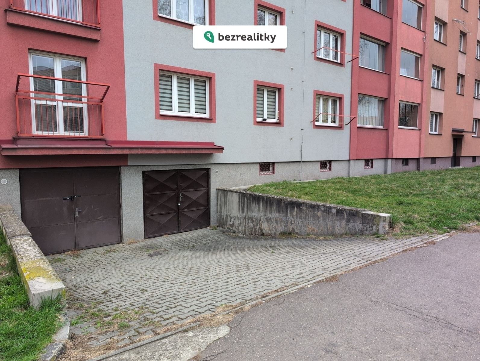 Garáže, Zlepšovatelů, Ostrava, 35 m²