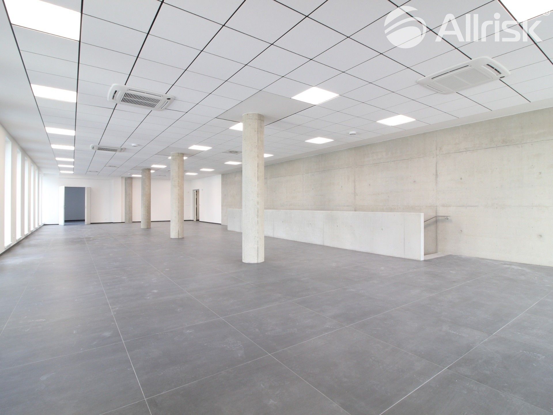 Pronájem obchodní prostory - Brno, 690 m²