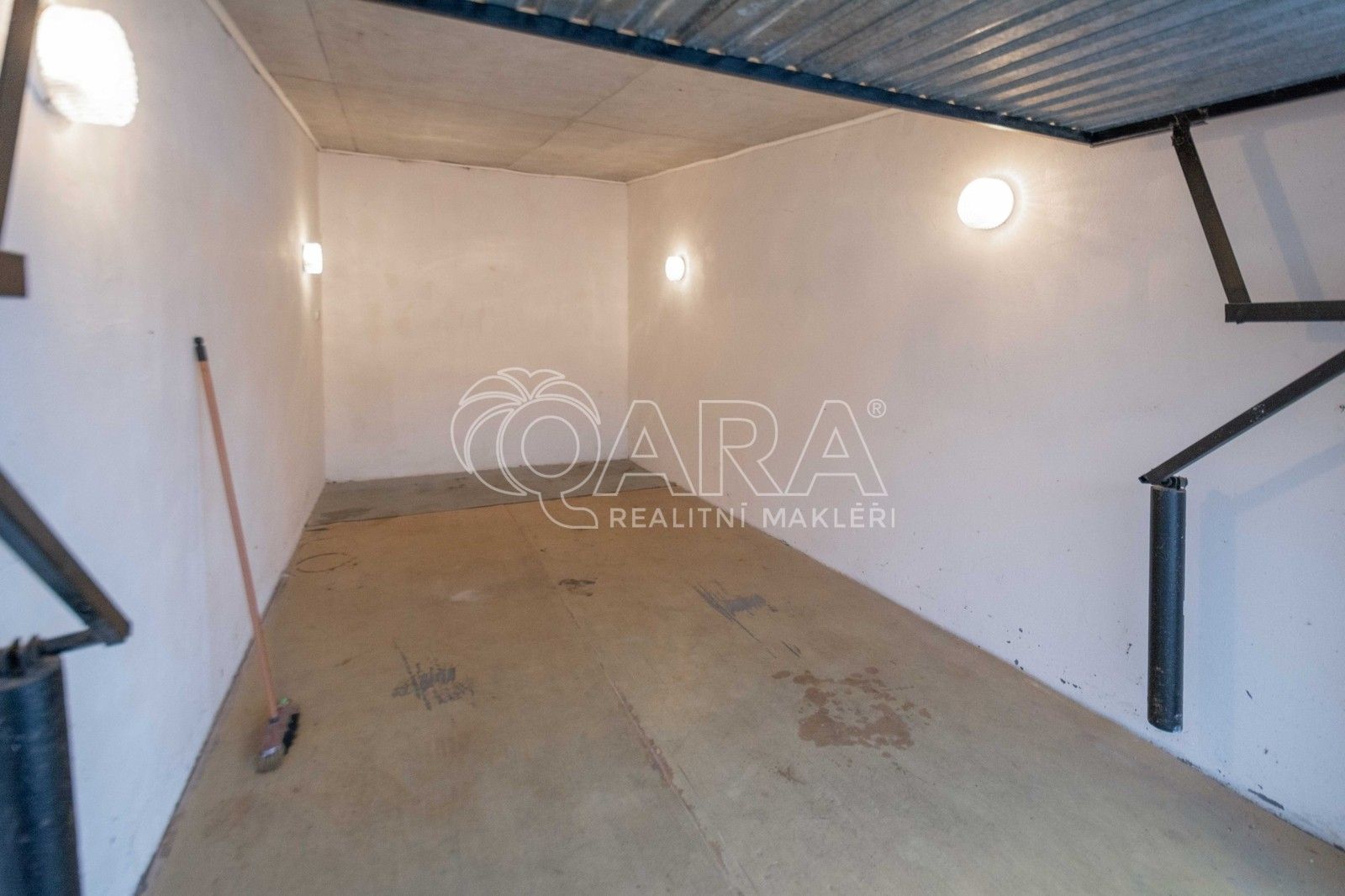 Garáže, U Závor, Neratovice, 17 m²